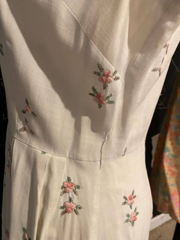 1960s White Shift with Embroidered Flowers